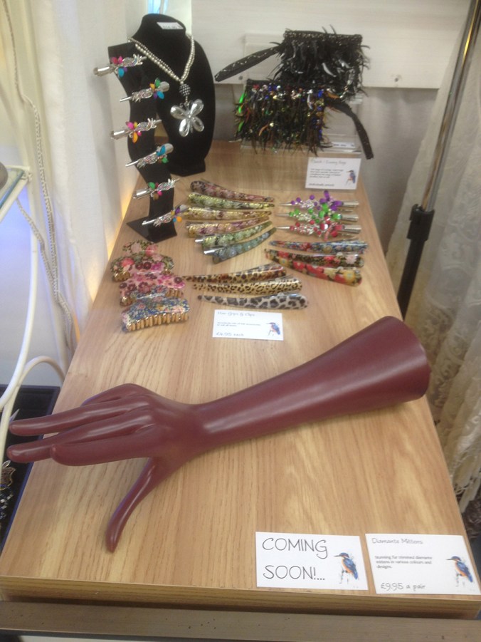 new stock - hair grips