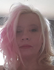 Photograph of Serena Pugh for the About page of www.serenarts.com