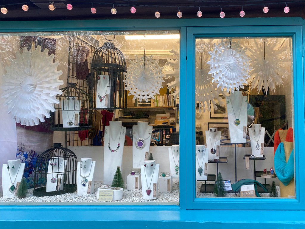serenarts gallery christmas window display