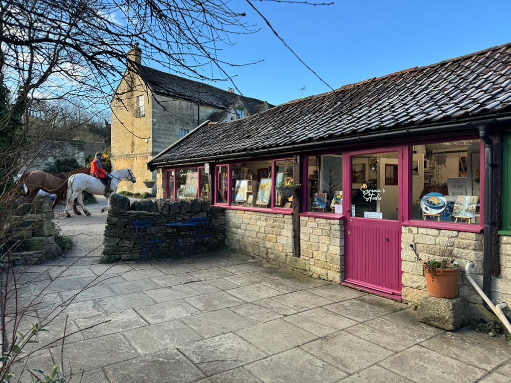 busy morning at serenarts gallery